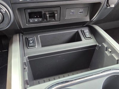 2024 Nissan TITAN XD SV