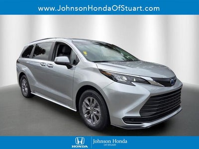 2024 Toyota SIENNA LE