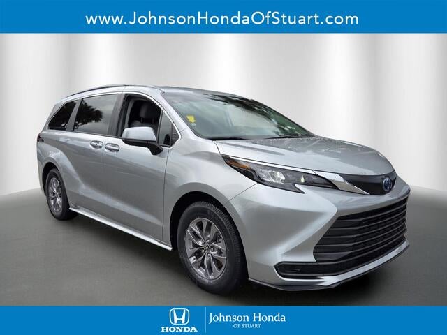 2024 Toyota SIENNA LE