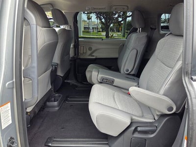 2024 Toyota SIENNA LE