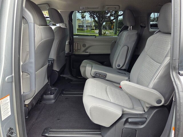 2024 Toyota SIENNA LE