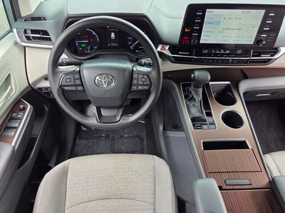 2024 Toyota SIENNA LE