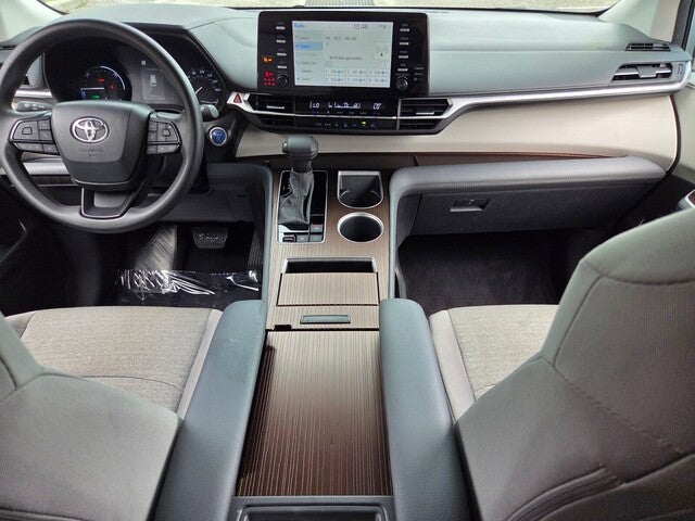 2024 Toyota SIENNA LE