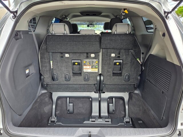 2024 Toyota SIENNA LE