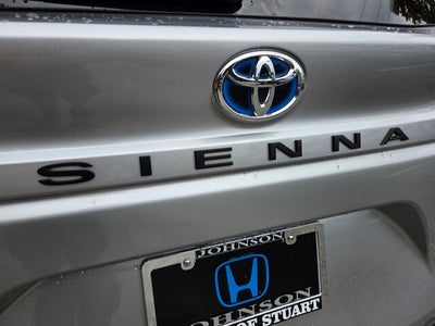 2024 Toyota SIENNA LE