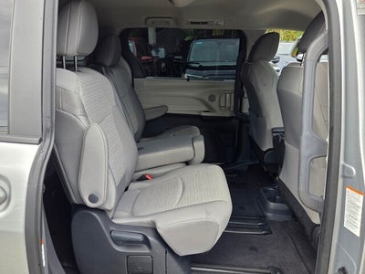 2024 Toyota SIENNA LE