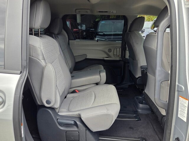 2024 Toyota SIENNA LE