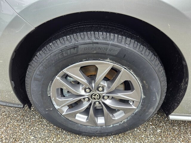 2024 Toyota SIENNA LE