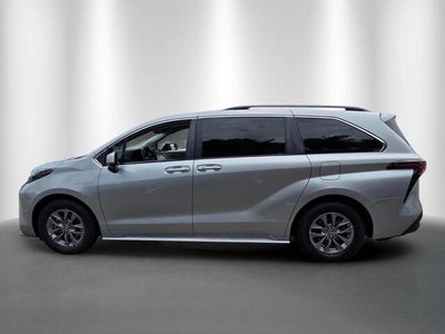 2024 Toyota SIENNA LE