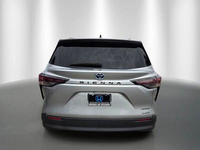 2024 Toyota SIENNA LE