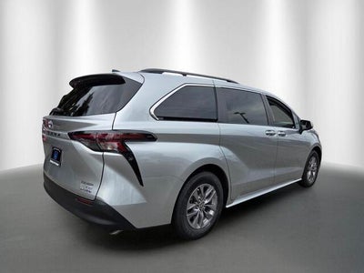 2024 Toyota SIENNA LE