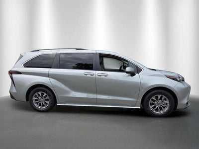 2024 Toyota SIENNA LE