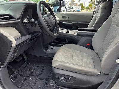 2024 Toyota SIENNA LE