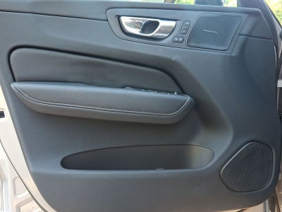 2023 Volvo XC60 Recharge Plug-In Hybrid T8 Ultimate Dark Theme