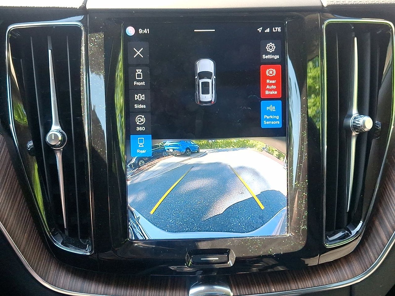 2023 Volvo XC60 Recharge Plug-In Hybrid T8 Ultimate Dark Theme