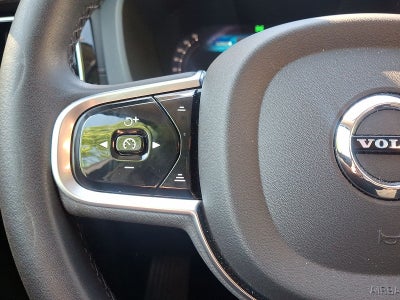 2023 Volvo XC60 Recharge Plug-In Hybrid T8 Ultimate Dark Theme