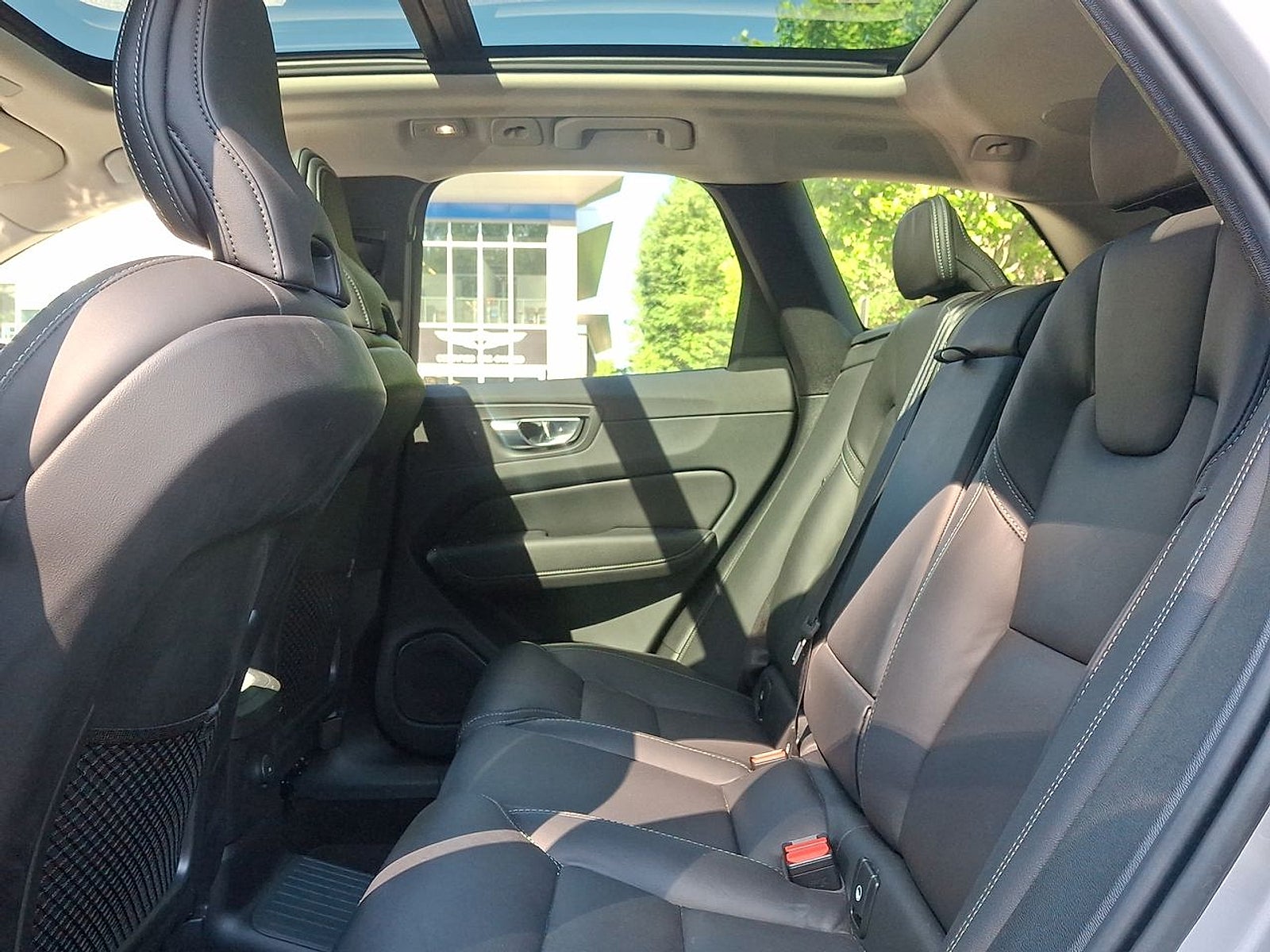 2023 Volvo XC60 Recharge Plug-In Hybrid T8 Ultimate Dark Theme