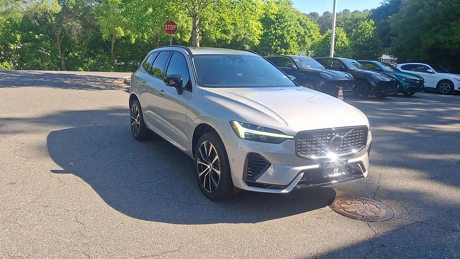 2023 Volvo XC60 Recharge Plug-In Hybrid T8 Ultimate Dark Theme