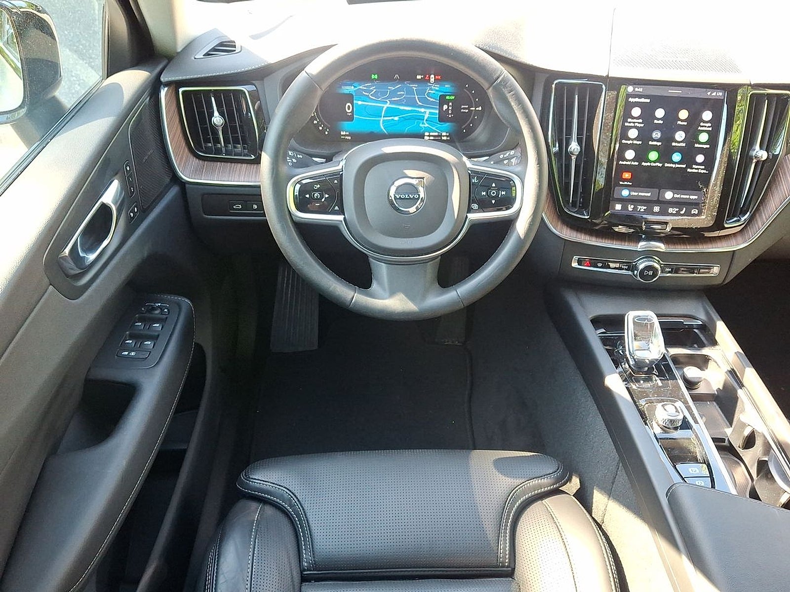 2023 Volvo XC60 Recharge Plug-In Hybrid T8 Ultimate Dark Theme
