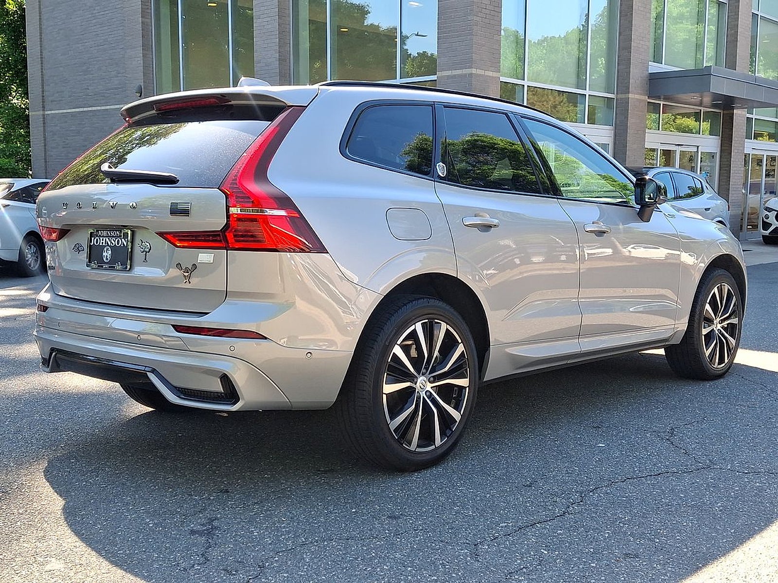 2023 Volvo XC60 Recharge Plug-In Hybrid T8 Ultimate Dark Theme
