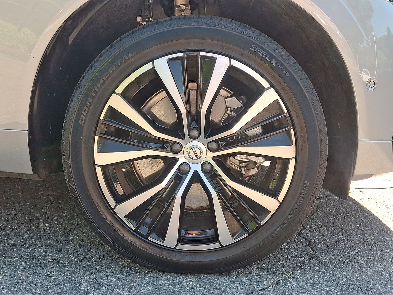2023 Volvo XC60 Recharge Plug-In Hybrid T8 Ultimate Dark Theme
