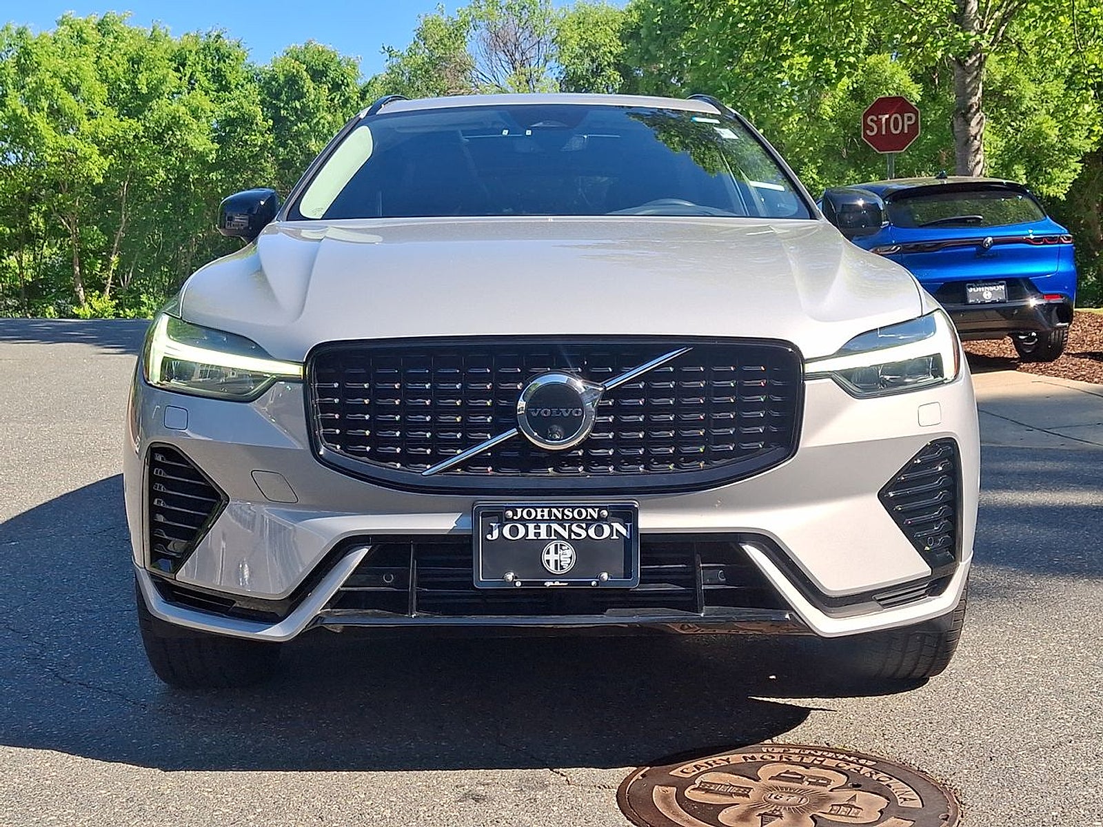 2023 Volvo XC60 Recharge Plug-In Hybrid T8 Ultimate Dark Theme