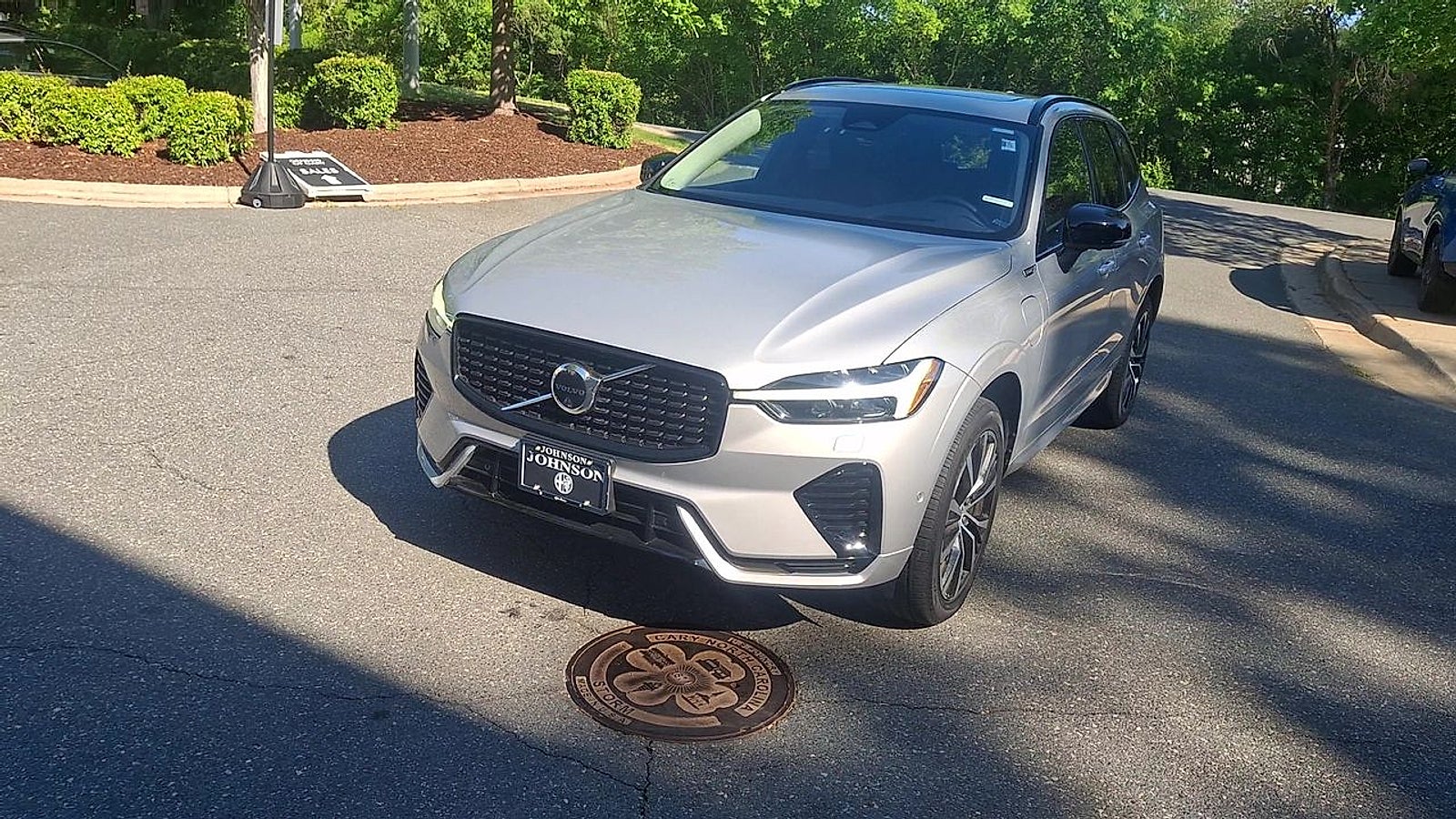 2023 Volvo XC60 Recharge Plug-In Hybrid T8 Ultimate Dark Theme