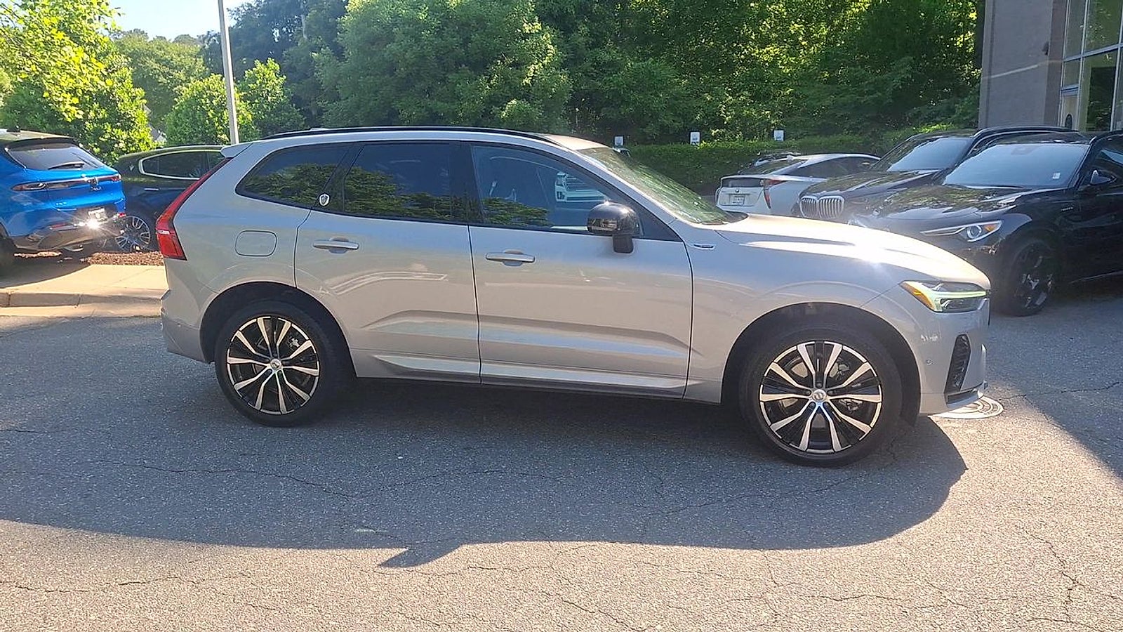 2023 Volvo XC60 Recharge Plug-In Hybrid T8 Ultimate Dark Theme