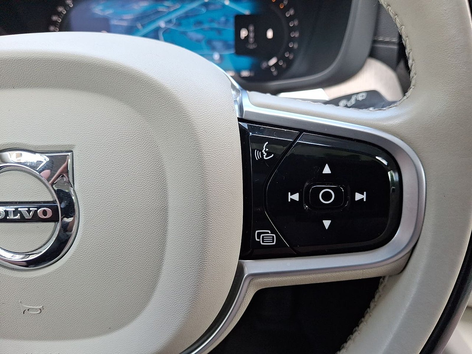 2022 Volvo XC60 B5 Inscription