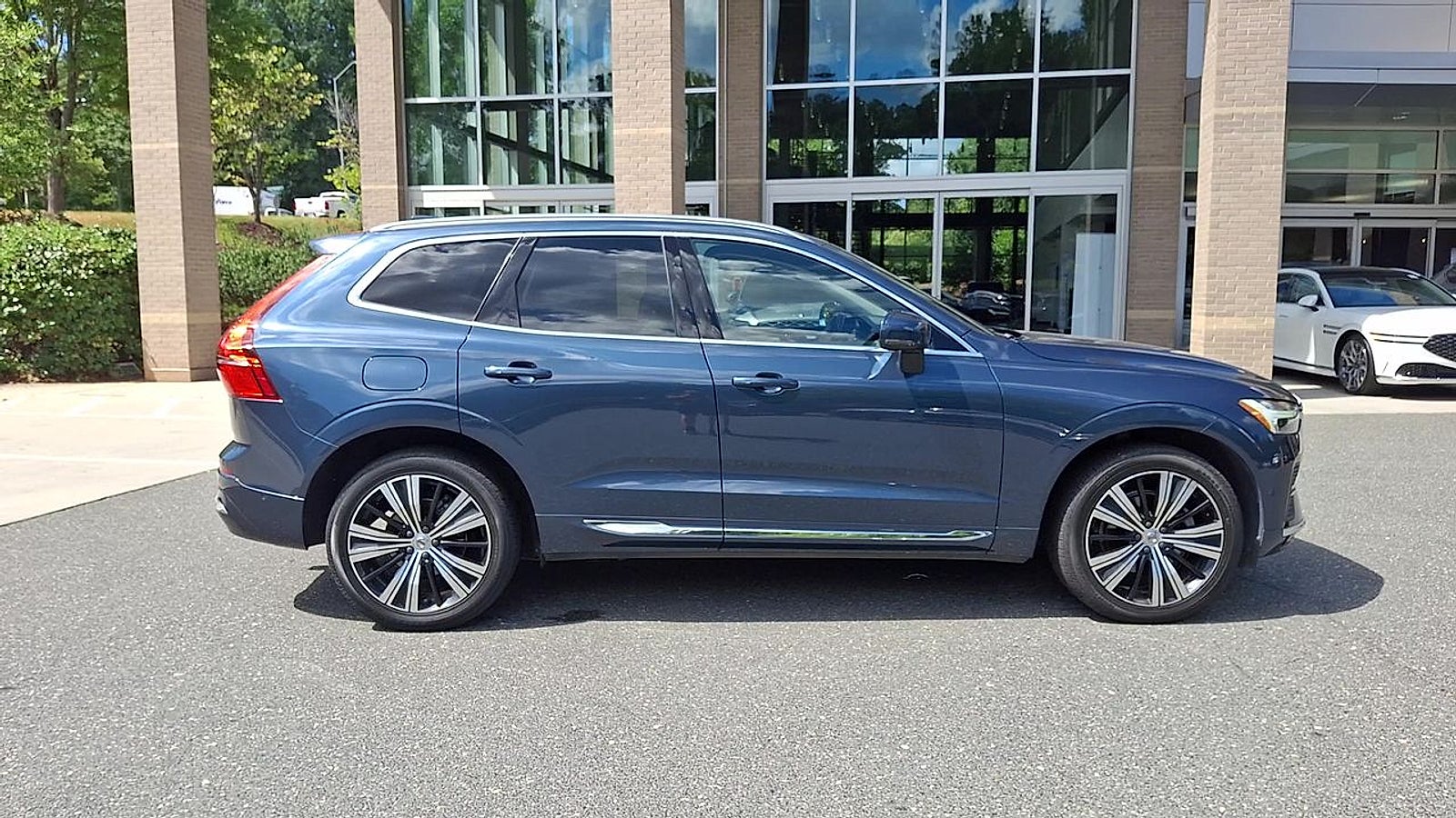2022 Volvo XC60 B5 Inscription