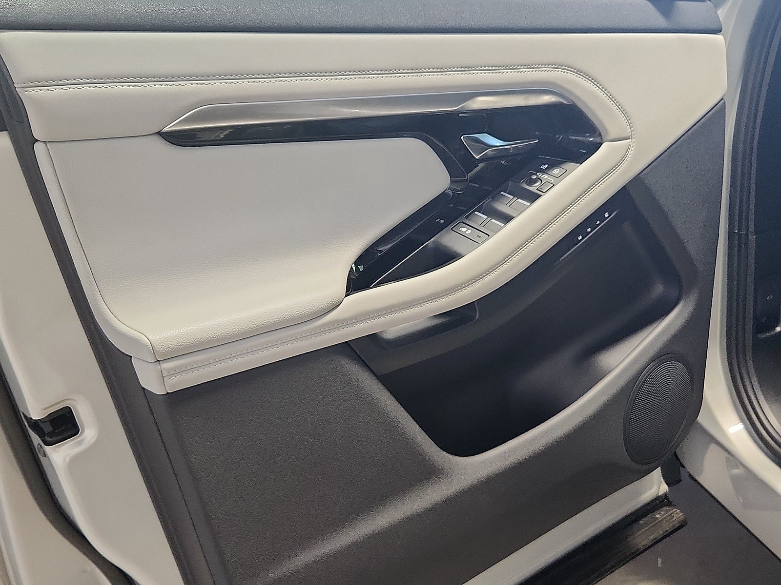 2023 Land Rover Range Rover Evoque R-Dynamic SE