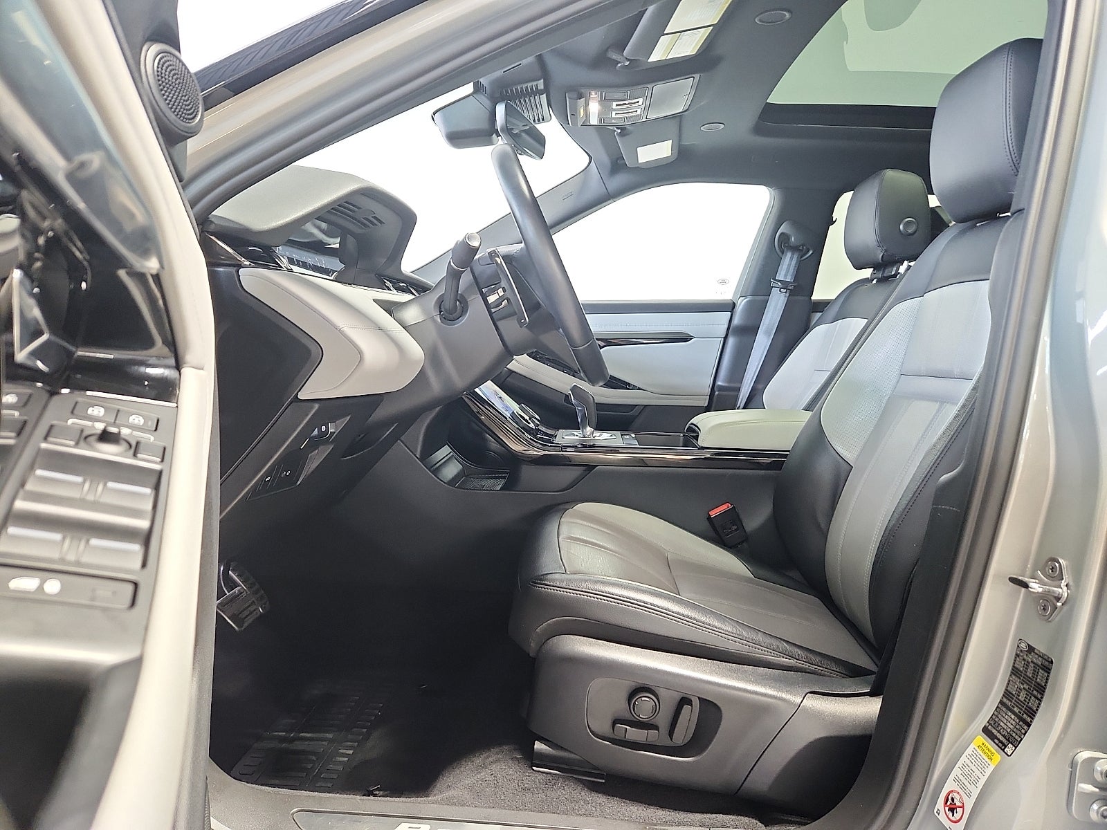 2023 Land Rover Range Rover Evoque R-Dynamic SE