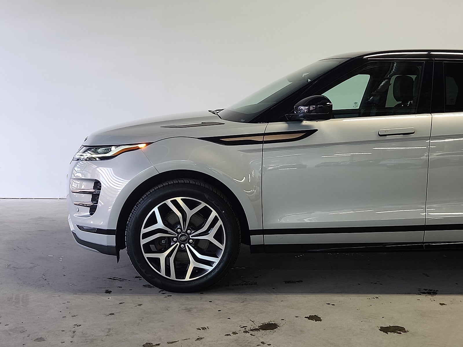 2023 Land Rover Range Rover Evoque R-Dynamic SE