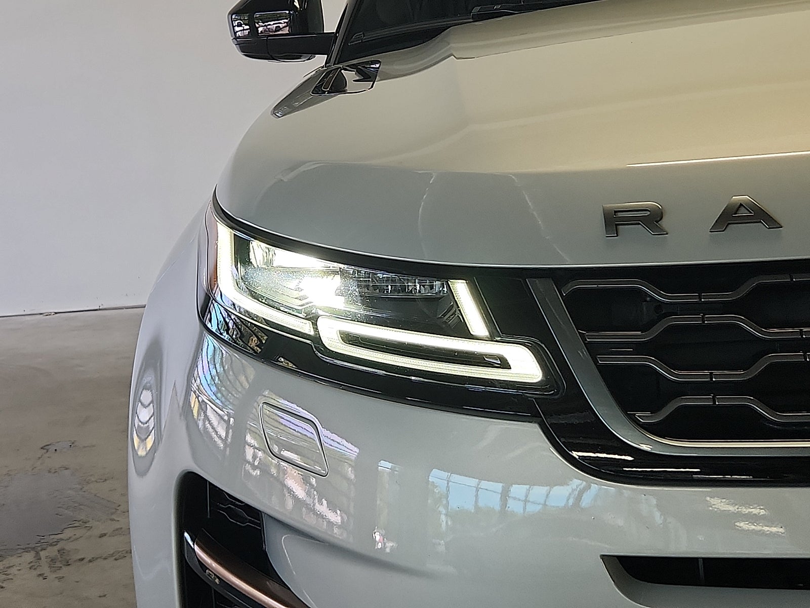 2023 Land Rover Range Rover Evoque R-Dynamic SE