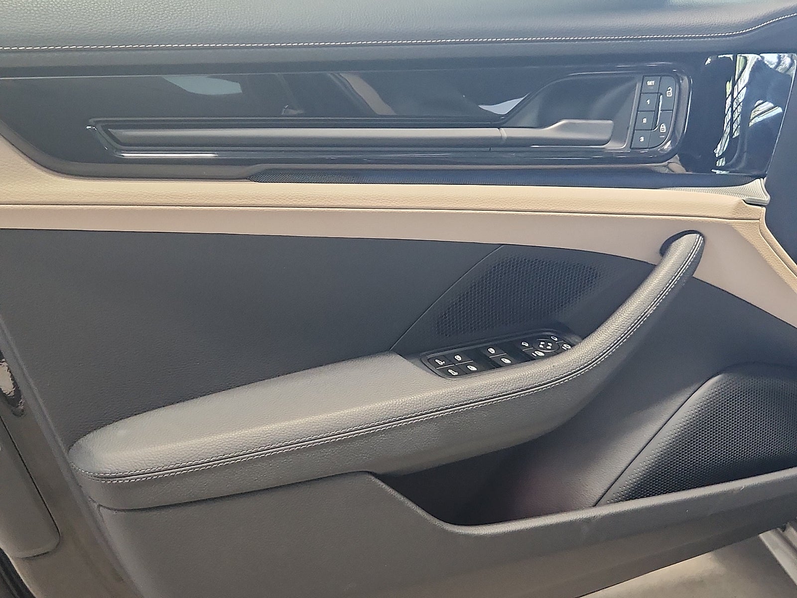 2025 Porsche Panamera 4