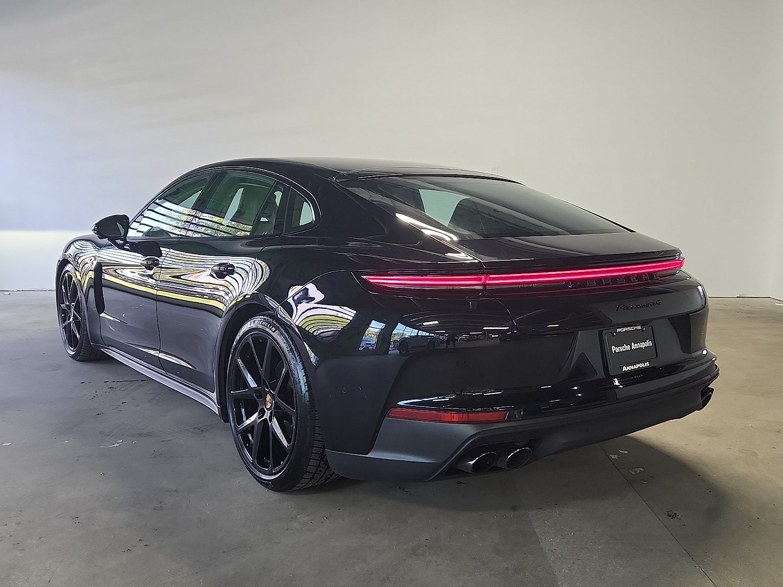 2025 Porsche Panamera 4