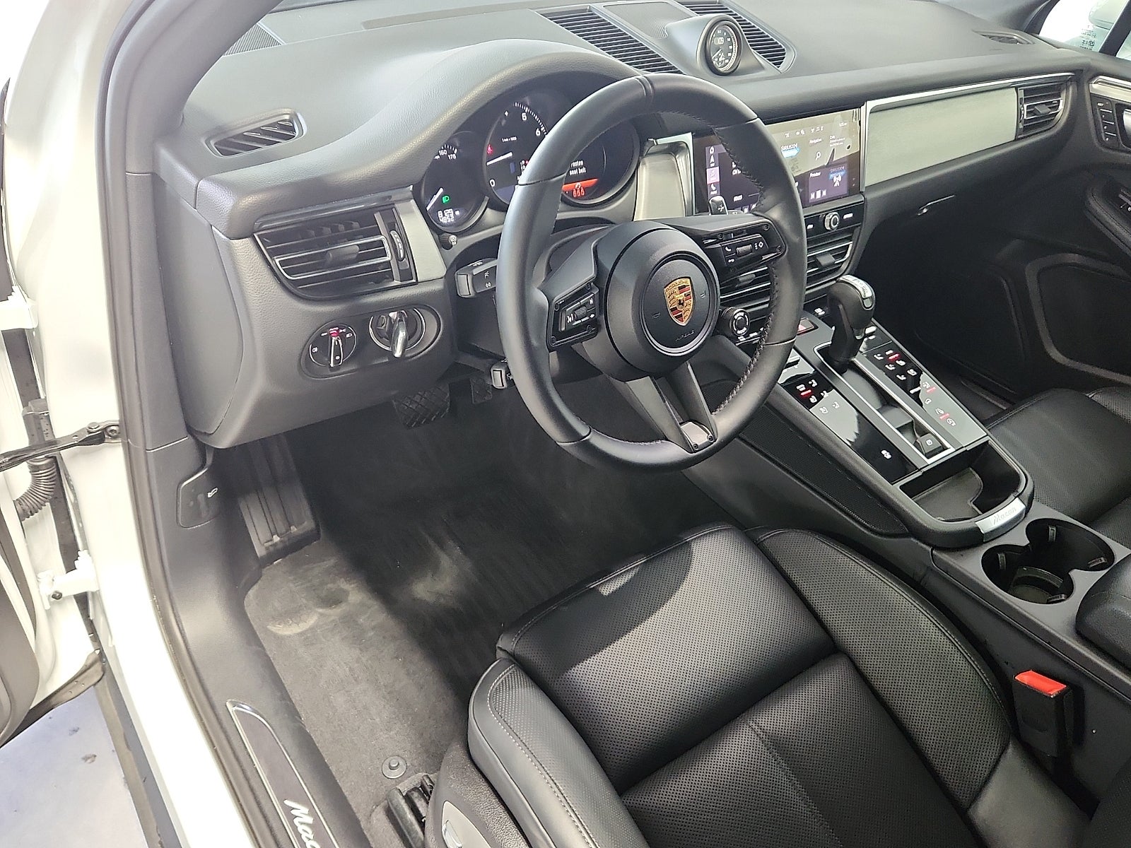 2026 Porsche Macan AWD