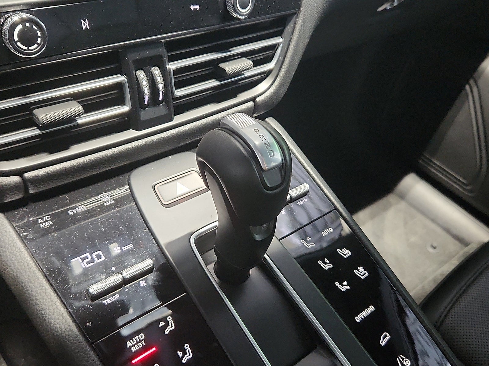 2023 Porsche Macan T