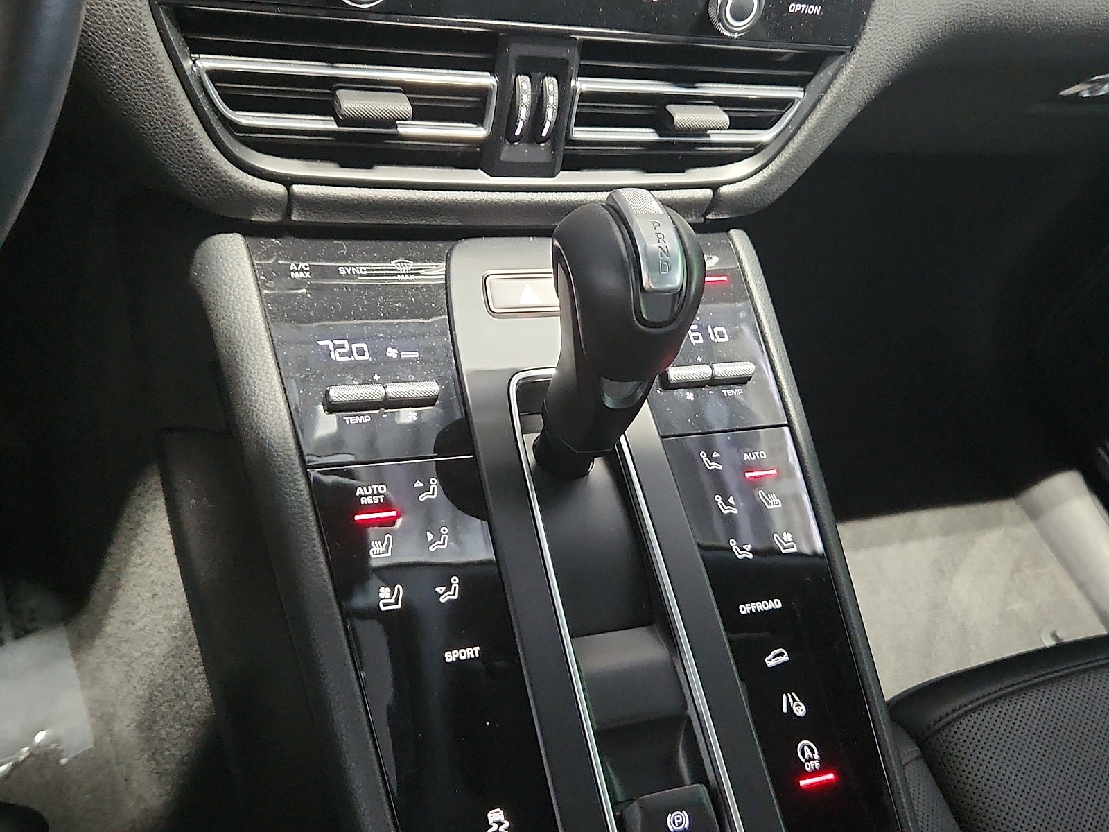 2023 Porsche Macan T