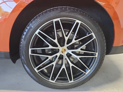 2023 Porsche Macan AWD