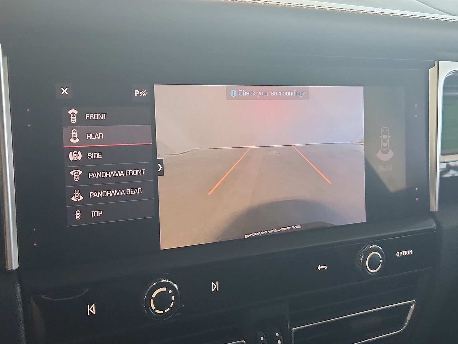2023 Porsche Macan AWD