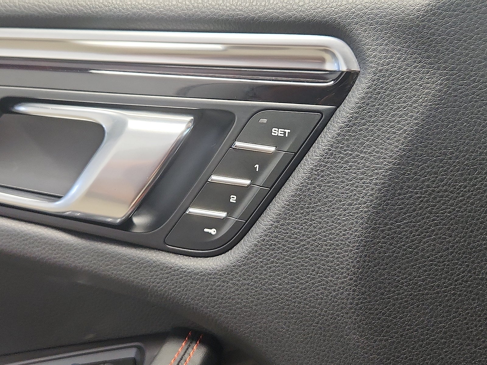 2023 Porsche Macan AWD