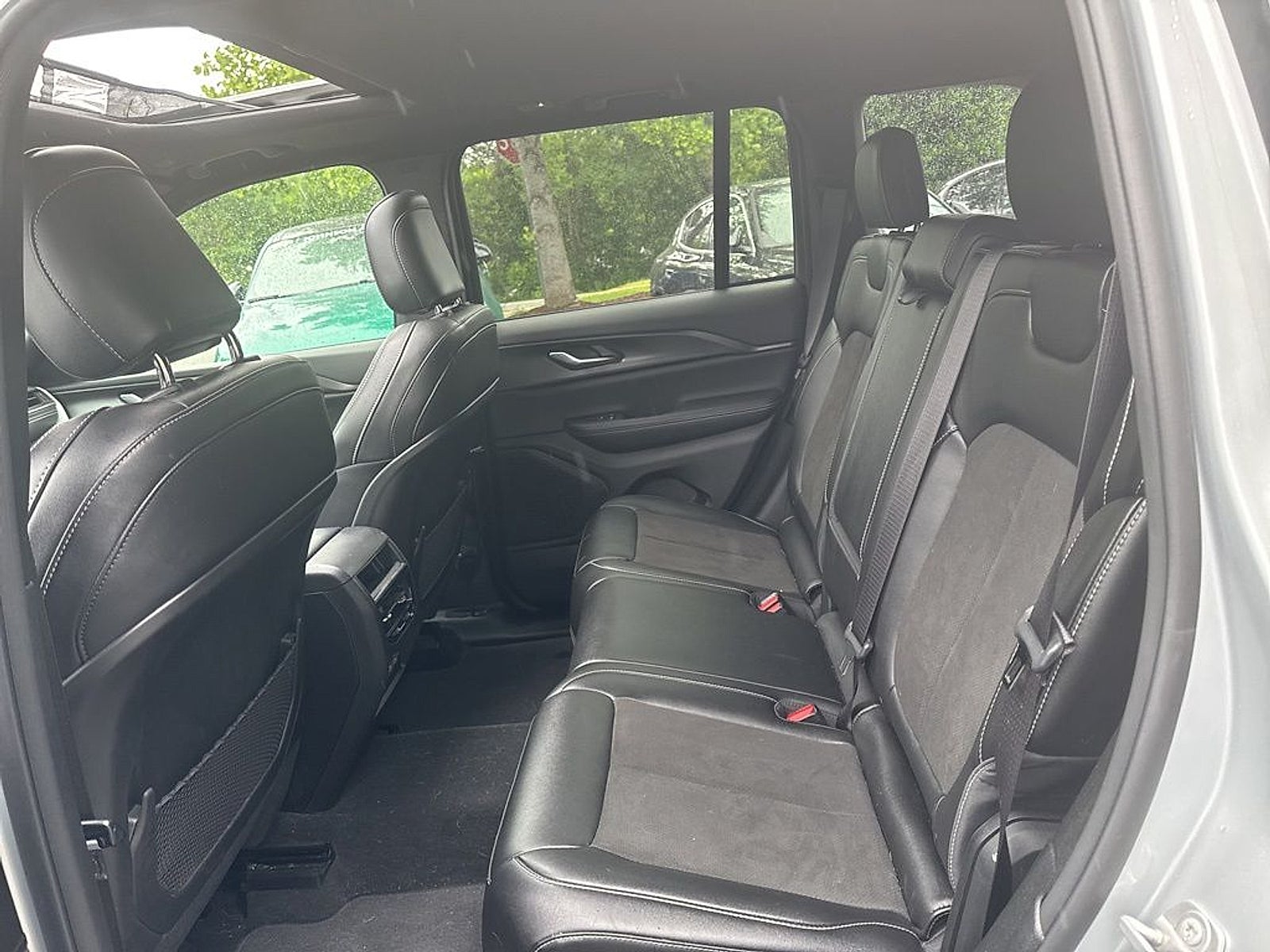 2023 Jeep Grand Cherokee Altitude 4x2