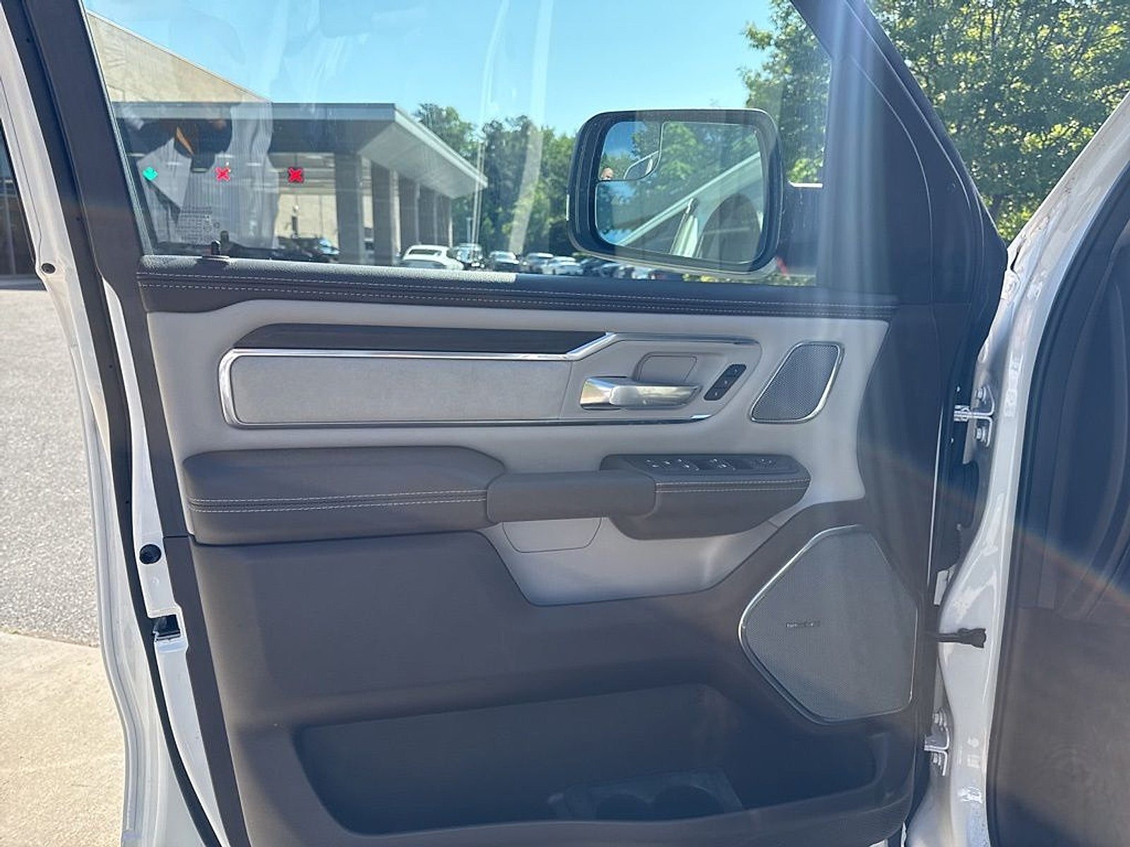 2026 RAM 1500 Laramie Crew Cab 4x4 5'7" Box