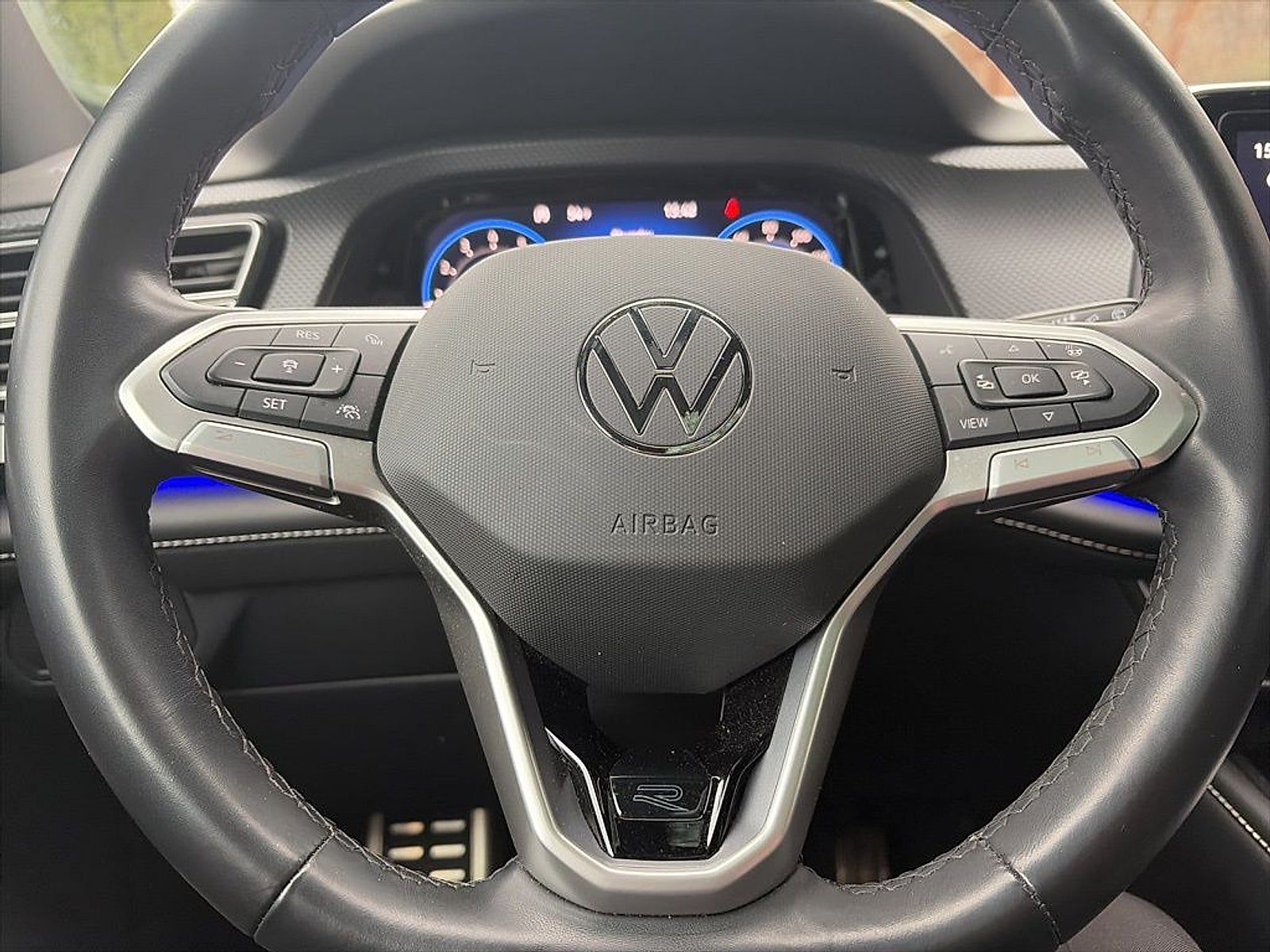 2024 Volkswagen Atlas Cross Sport 2.0T SEL R-Line