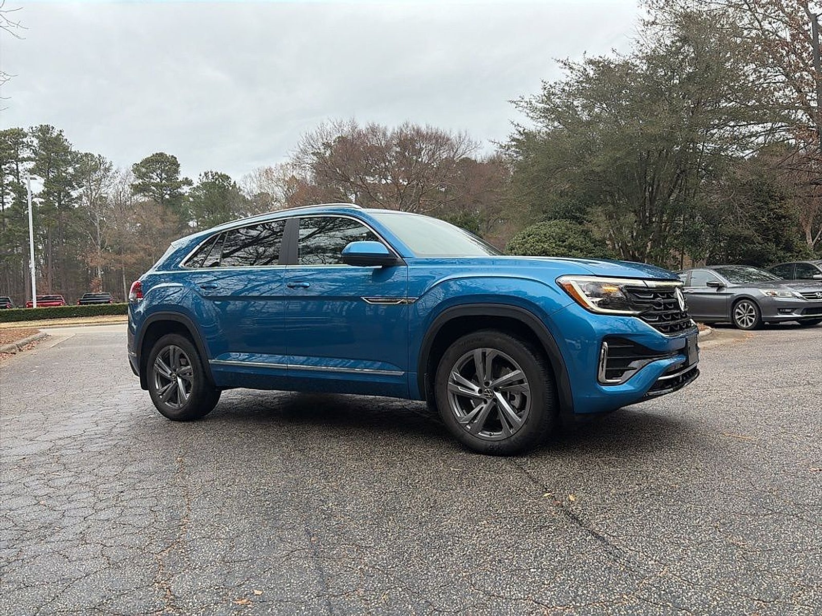 2024 Volkswagen Atlas Cross Sport 2.0T SEL R-Line