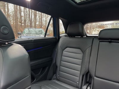 2024 Volkswagen Atlas Cross Sport 2.0T SEL R-Line