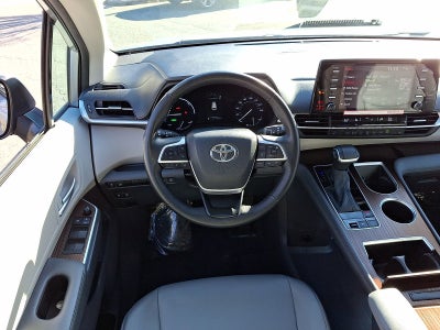 2024 Toyota Sienna XLE