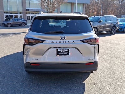 2024 Toyota Sienna XLE