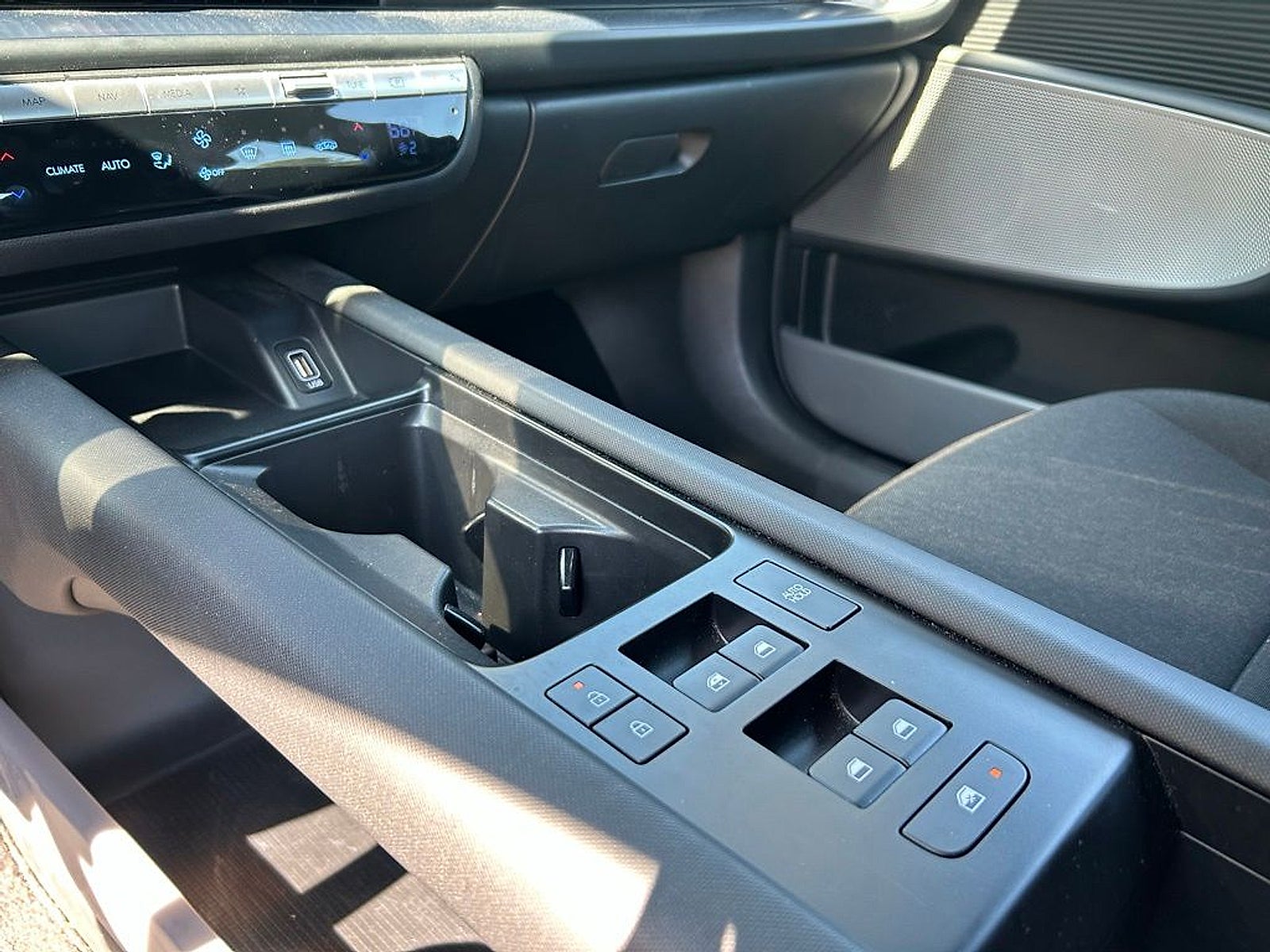 2024 Hyundai IONIQ 6 SE Standard Range